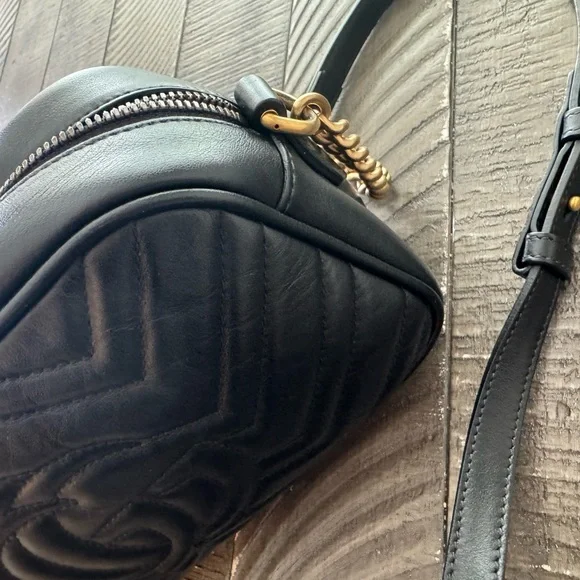 - Gorgeous. Gucci - Authentic Pre Loved Small GG Marmont Leather Crossbody. - Picture 9 of 15